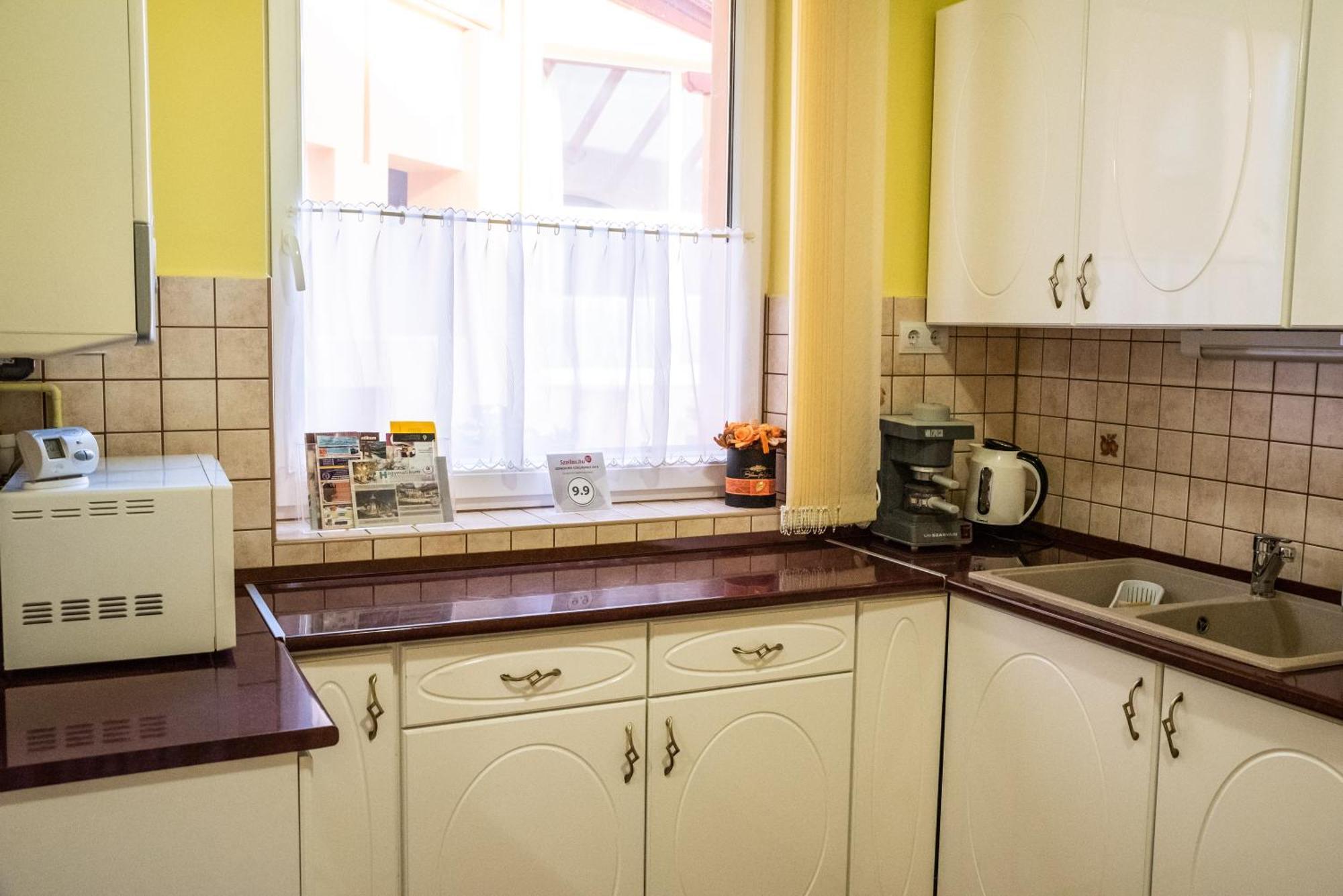 Gesztenye Apartman Mako Bagian luar foto