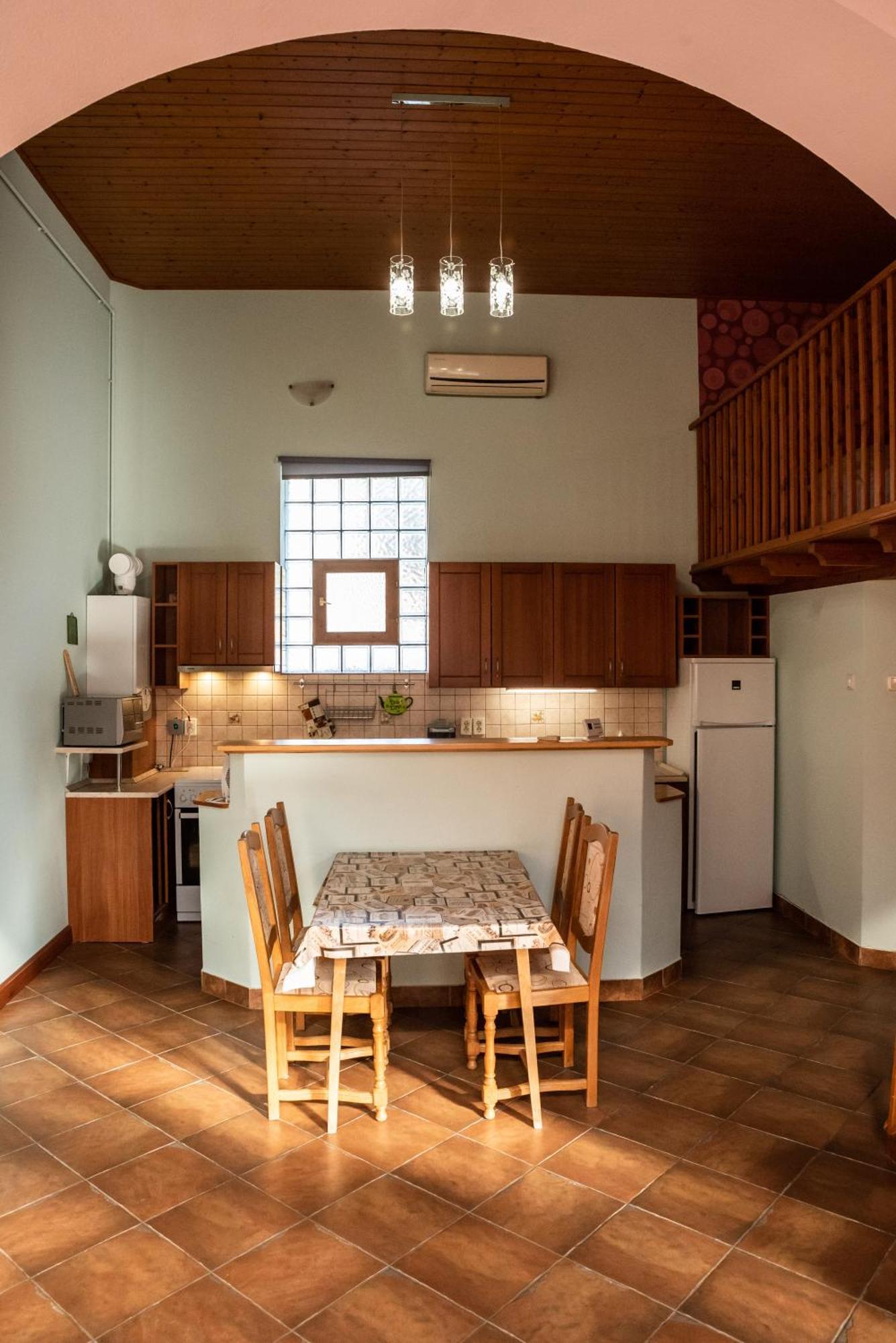 Gesztenye Apartman Mako Bagian luar foto